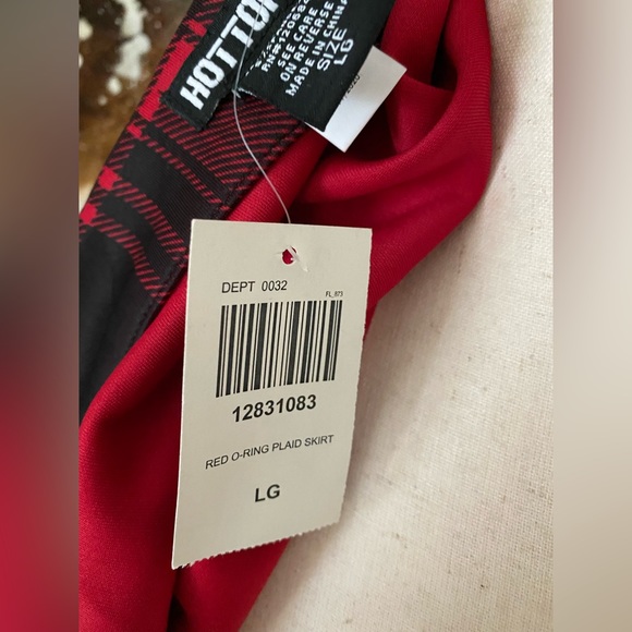 Hot Topic Red and black plaid O-ring skirt size L BNWT - Picture 4 of 7